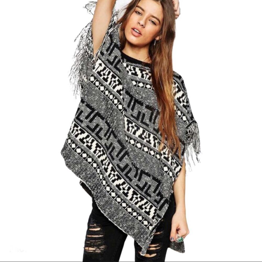 Gianni Bini Geometric short sleeve sweater